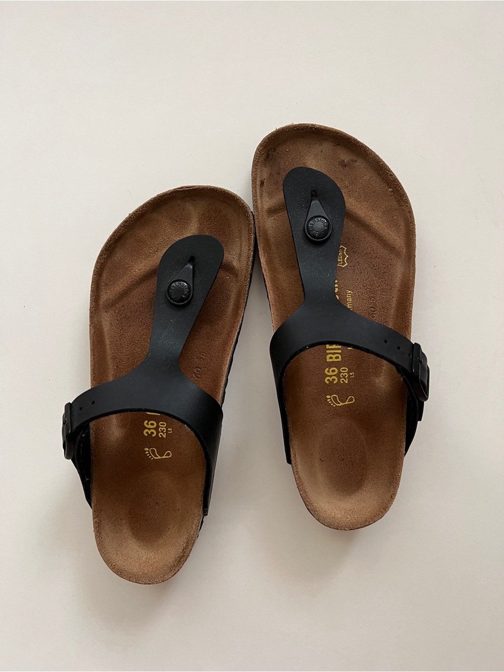 Birkenstock Gizeh Thong Sandals in Black / Women’s size 36